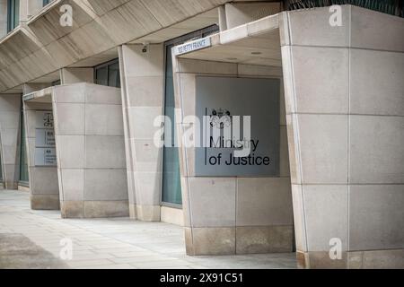 LONDON, 23. MAI 2024: Gebäude des Justizministeriums in SW1 Westminster. Britisches Regierungsbüro. Stockfoto