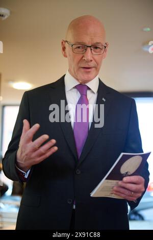 Edinburgh Schottland, Vereinigtes Königreich 28. Mai 2024. SNP-Führer John Swinney, in der Scottish Poetry Library, um die Moon Tell Me Truth Exhibition zu besuchen, eine Sammlung von Gedichten von Kindern aus Gaza. Credit sst/alamy Live News Stockfoto