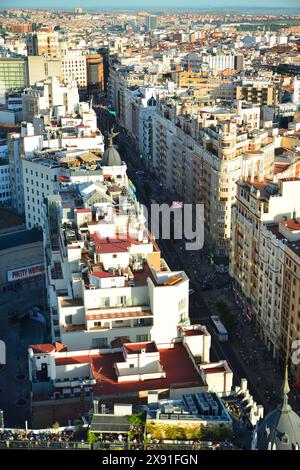 Madrid, Spanien - 14. April 2024. Stadtbild von Madrid und Gran Via. Stockfoto