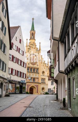 Fußgängerzone mit dem Heilig-Geist-Spital in der historischen Altstadt von Bad Waldsee, Oberschwaben, Schwaben, Baden-Württemberg, Deutschland Stockfoto