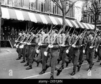 16 Ottobre 1978 Bruxelles Archivio Storico Olycom/LaPresse Baldovino del Belgio (Laeken, 7 settembre 1930 - Motril, 31 luglio 1993) principe del Belgio, duca di Brabante, Fu Re del Belgio dal 16 luglio 1951 fino alla sua morte. Salì al trono in una fase di crisi politica, e molte altre segnarono il suo lungo regno, almeno una delle quali fu il risultato della pubblica Nella Foto: Re Baldovino del Belgio e la regina Fabiola de Mora assistono alla zeremonie d'ammissione alla scuola reale militare del nipote principe Filippo auf dem Foto: König Baudouin von BE Stockfoto