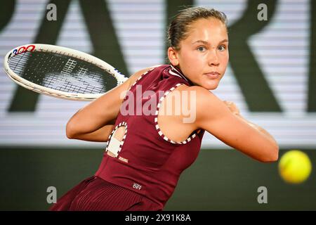 Paris, Frankreich. Mai 2024. ERIKA ANDREEVA aus Russland am dritten Tag des Roland-Garros 2024, French Open 2024, Grand Slam Tennis Turnier im Roland-Garros Stadion. (Kreditbild: © Matthieu Mirville/ZUMA Press Wire) NUR REDAKTIONELLE VERWENDUNG! Nicht für kommerzielle ZWECKE! Stockfoto