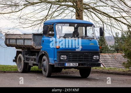 OSTRAVA, TSCHECHISCHE REPUBLIK - 9. MÄRZ 2024: Avia A31 Kipper Tschechische Lkw, lizenziert Renault Saviem Stockfoto