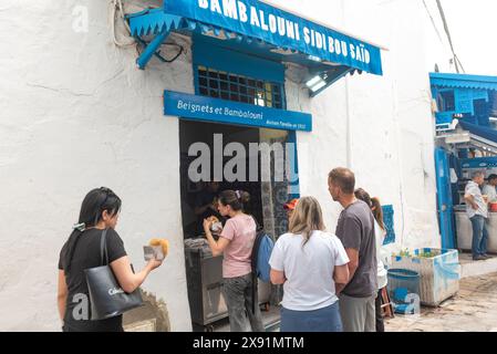 Mai 2024. Sidi Bou Said, Tunesien. Bambalouni, traditionelle tunesische Donuts, in Öl frittiert und mit Zucker bestreut. Besonders beliebt in Stockfoto