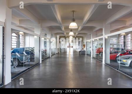 Frankfurt, Deutschland - 13. September 2023: Alte Sammler und Oldtimer in der Klassikstadt-Garage für wertvolle alte Oldtimer in Frankfurt. Sie o Stockfoto