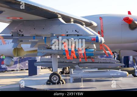 ISTANBUL, TURKIYE - 01. MAI 2023: Baykar Bayraktar Akinci im Teknofest Istanbul Stockfoto