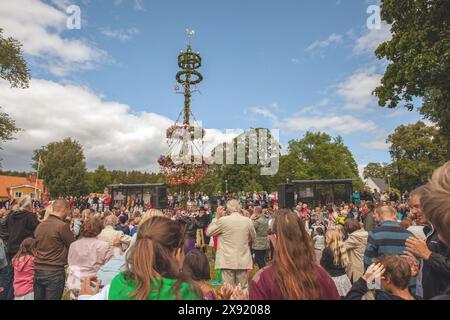 Mittsommerabend in Malmköping mit einer sehr stilvollen Mittsommerbar Stockfoto