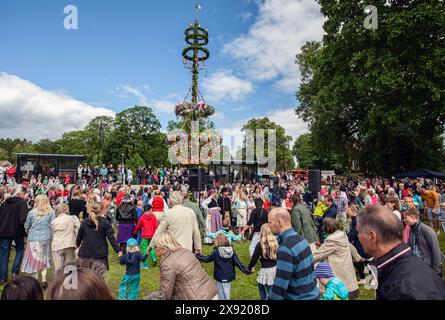 Mittsommerabend in Malmköping mit einer sehr stilvollen Mittsommerbar Stockfoto