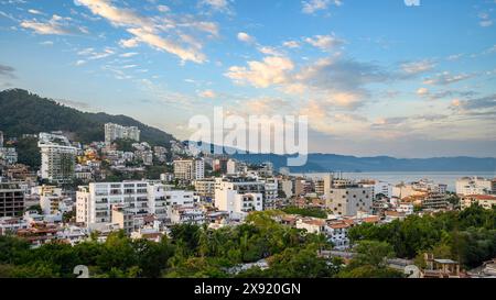 Blick auf die Zona Romantica vom Casa Kimberly, einem luxuriösen Boutique-Hotel in Puerto Vallarta, Mexiko. Puerto Vallarta Jalisco Mexiko Copyright: XGregxVaughnx Stockfoto