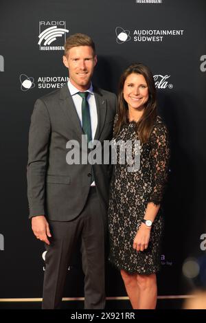 Nicolas Mack und Ann-Katrin Mack bei der Verleihung des 24. Radio Regenbogen Award 2024 in der Europa-Park Arena. Rost, 19.04.2024 Stockfoto