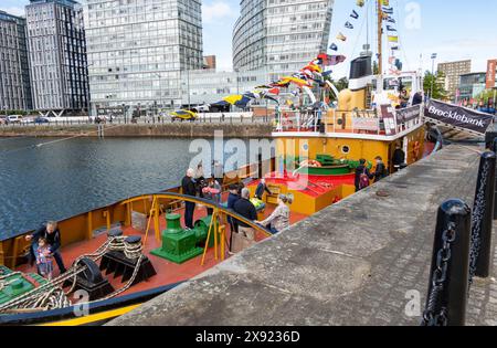 Klassische Tug Brocklebank, geöffnet für Touristen im Albert Dock Liverpool Stockfoto