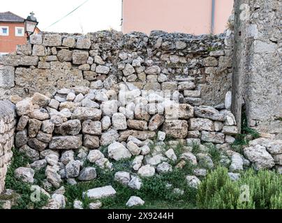 Textur einer alten Mauer aus Stein Stockfoto