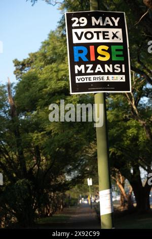 Woodburn, Pietermaritzburg, KwaZulu-Natal, Südafrika, 20240527. FOTO: David A. Larsen. Wahlplakate im Vorfeld der Südafrikanischen Parlamentswahlen 2024. Die Wahlen von 2024 sind die bedeutendste seit der ersten freien und fairen demokratischen Wahl im Jahr 1994, da es sich als das erste Mal erweisen könnte, dass der Afrikanische Nationalkongress weniger als 50 % Mehrheit erreicht. Stockfoto