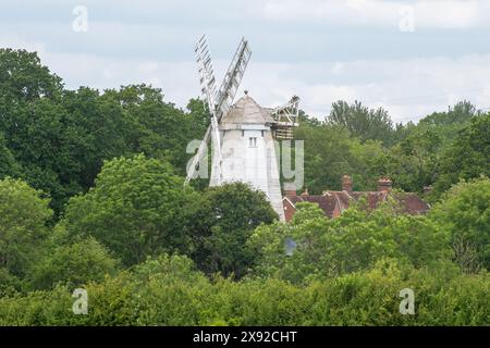 King's Mill, auch Vincent's Mill genannt, Shipley, West Sussex, England, Großbritannien, eine Smokmühle aus dem Jahr 1879 Stockfoto