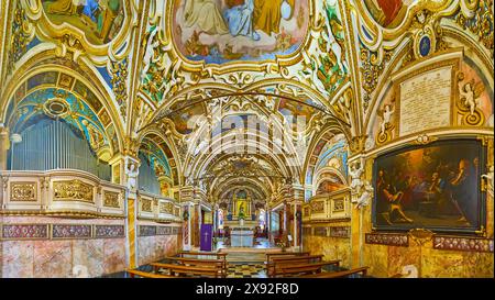 ORSELINA, SCHWEIZ - 26. MÄRZ 2022: Panorama des reich verzierten Innenraums der barocken Kirche Santa Maria Assunta Madonna del Sasso Sanc Stockfoto