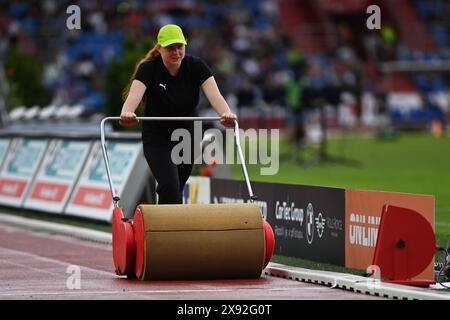 Ostrava, Tschechische Republik. Mai 2024. Trocknen der nassen Strecke nach Regen, Golden Spike, Continental Tour Gold Athletic Event, das am 28. Mai 2024 in Ostrava, Tschechien, startet. Quelle: Jaroslav Ozana/CTK Photo/Alamy Live News Stockfoto