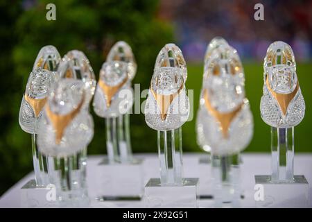 Ostrava, Tschechische Republik. Mai 2024. Trophäen für die Gewinner, Golden Spike, Continental Tour Gold Athletic Event, das am 28. Mai 2024 in Ostrava, Tschechien, startet. Quelle: Vladimir Prycek/CTK Photo/Alamy Live News Stockfoto