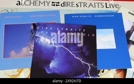 Viersen, Deutschland - 9. Mai. 2024: Closeup der britischen Rockband Dire Straits mit Love Over Gold in Center Stockfoto