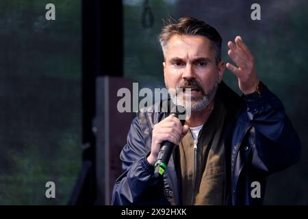 Politiker Fabio de Masi BSW - Spitzenkandidat von BSW zur Europawahl - bei einer Wahlkampfveranstaltung vom Bündnis Sahra Wagenknecht zur Europawahl auf dem Chlodwigplatz. Köln, 28.05.2024 NRW Deutschland *** Politiker Fabio de Masi BSW Spitzenkandidat der BSW für die Europawahlen bei einer Wahlkampagne der Sahra Wagenknecht Allianz für die Europawahlen am Chlodwigplatz Köln, 28 05 2024 NRW Deutschland Copyright: XChristophxHardtx Stockfoto