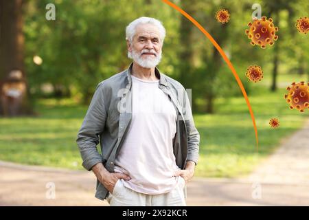 Mann mit starker Immunität umgeben von Viren im Freien Stockfoto