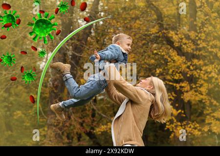Glückliche Mutter mit ihrem Sohn draußen. Starke Immunität zum Schutz vor Viren Stockfoto