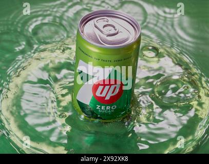 Mansfield, Nottingham, Vereinigtes Königreich, 28. Mai 2024: Studio-Produktbild einer Dose mit 7UP-Getränk. Stockfoto