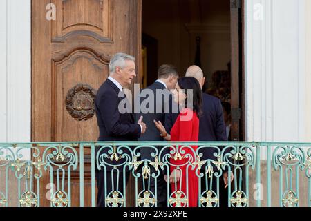 Deutsch-französischer Ministerrat in Schloss Meseberg Deutsch-französischer Ministerrat im Gästehaus der Bundesregierung, Schloss Meseberg Bundesaußenministerin Annalena Baerbock, im Gespräch Berlin Berlin GER *** Deutsch-französischer Ministerrat in Schloss Meseberg Deutsch-französischer Ministerrat im Gästehaus der Bundesregierung, Schloss Meseberg Bundesaußenministerin Annalena Baerbock, im Gespräch Berlin Berlin GER Stockfoto