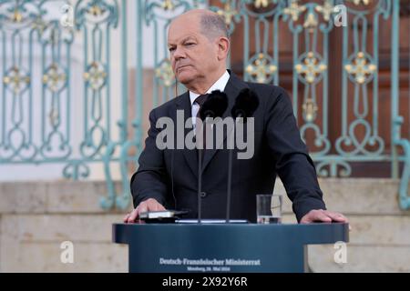 Deutsch-französischer Ministerrat in Schloss Meseberg Deutsch-französischer Ministerrat im Gästehaus der Bundesregierung, Schloss Meseberg Bundeskanzler Olaf Scholz Pressekonferenz Berlin Berlin GER *** Deutsch-französischer Ministerrat in Schloss Meseberg Deutsch-französischer Ministerrat im Gästehaus der Bundesregierung Schloss Meseberg Bundeskanzler Olaf Scholz Pressekonferenz Berlin Berlin Berlin GER Stockfoto