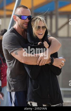 Glück und Liebe für Heidi Klum und Martin Kristen am Strand von Santa Monica, Kalifornien. Stockfoto