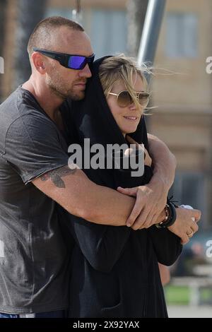 Glück und Liebe für Heidi Klum und Martin Kristen am Strand von Santa Monica, Kalifornien. Stockfoto