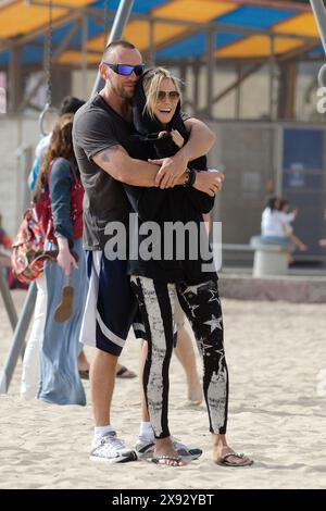 Glück und Liebe für Heidi Klum und Martin Kristen am Strand von Santa Monica, Kalifornien. Stockfoto