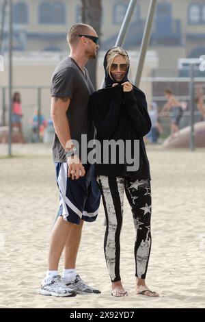 Glück und Liebe für Heidi Klum und Martin Kristen am Strand von Santa Monica, Kalifornien. Stockfoto