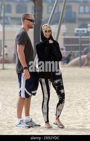 Glück und Liebe für Heidi Klum und Martin Kristen am Strand von Santa Monica, Kalifornien. Stockfoto