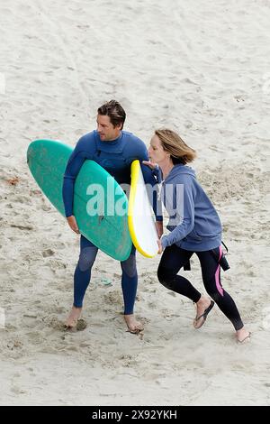 Exkl.    Helen Hunt und Luke Wilson wurden am Venice Beach während der Fahrt in Venedig, Kalifornien, gesehen. Stockfoto