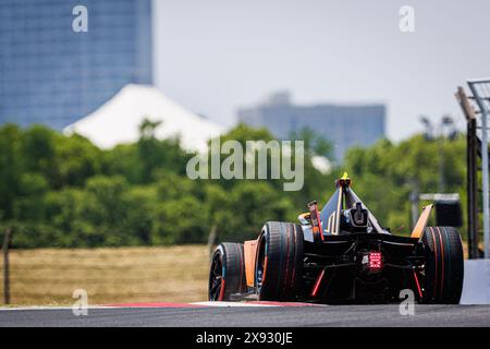 05 HUGHES Jake (gbr), NEOM McLaren Formula E Team, Nissan e-4ORCE 04, Aktion während des Shanghai ePrix 2024, 8. Treffens der ABB FIA Formel E Weltmeisterschaft 2023-24, auf dem Shanghai International Circuit vom 24. Bis 26. Mai 2024 in Shanghai, China Stockfoto