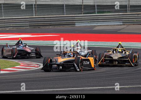 05 HUGHES Jake (gbr), NEOM McLaren Formula E Team, Nissan e-4ORCE 04, Aktion während des Shanghai ePrix 2024, 8. Treffens der ABB FIA Formel E Weltmeisterschaft 2023-24, auf dem Shanghai International Circuit vom 24. Bis 26. Mai 2024 in Shanghai, China Stockfoto