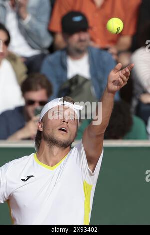 Alexandre Muller aus Frankreich am 1. Tag der French Open 2024, Roland-Garros 2024, Grand Slam-Tennisturnier am 26. Mai 2024 im Roland-Garros-Stadion in Paris Stockfoto