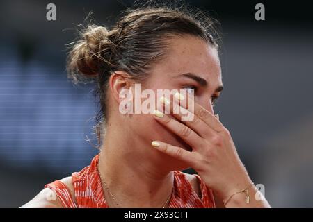 Paris, Frankreich. Mai 2024. Aryna Sabalenka von Weißrussland reagiert auf das erste Rundenspiel der Frauen zwischen Aryna Sabalenka von Weißrussland und Erika Andreeva von Russland beim französischen Tennisturnier in Roland Garros in Paris am 28. Mai 2024. Quelle: Gao Jing/Xinhua/Alamy Live News Stockfoto