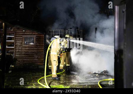 Brand bei Café am Tiergarten in Recklinghausen - nächtlicher Brand beschäftigt Feuerwehr und Polizei 7aIMG: 0428540 Brand bei Café am Tiergarten - nächtlicher Brand beschäftigt Feuerwehr und PolizeiNordrhein-Westfalen, Recklinghausen, Deutschland *** Feuer im Café am Tiergarten in Recklinghausen - Feuer in der Nacht hält Feuerwehr und Polizei beschäftigt 7aIMG 0428540 Feuer im Café am Tiergarten - Feuer in der Nacht hält Feuerwehr- und Polizeibetrieb Nordrhein-Westfalen, Recklinghausen, Deutschland Copyright: 7aktuell.dex xMarcxGruber 0428540 20240503 7a Cafebrand 428540 Stockfoto