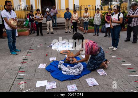 Guatemala-Stadt, Guatemala-Stadt, Guatemala. Mai 2024. Der interreligiöse Sektor Sentinels steht solidarisch mit dem palästinensischen Volk und schließt sich einer Geste des Gebets für Frieden und Waffenstillstand an. Kriege in der Welt verursachen Schmerz und Tod und verstoßen gegen die Botschaft des Friedens, implizit in Spiritualitäten. (Kreditbild: © Fernando Chuy/ZUMA Press Wire) NUR REDAKTIONELLE VERWENDUNG! Nicht für kommerzielle ZWECKE! Stockfoto