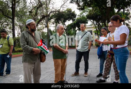 Guatemala-Stadt, Guatemala-Stadt, Guatemala. Mai 2024. Der interreligiöse Sektor Sentinels steht solidarisch mit dem palästinensischen Volk und schließt sich einer Geste des Gebets für Frieden und Waffenstillstand an. Kriege in der Welt verursachen Schmerz und Tod und verstoßen gegen die Botschaft des Friedens, implizit in Spiritualitäten. (Kreditbild: © Fernando Chuy/ZUMA Press Wire) NUR REDAKTIONELLE VERWENDUNG! Nicht für kommerzielle ZWECKE! Stockfoto