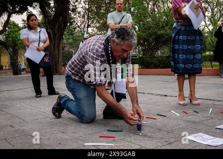 Guatemala-Stadt, Guatemala-Stadt, Guatemala. Mai 2024. Der interreligiöse Sektor Sentinels steht solidarisch mit dem palästinensischen Volk und schließt sich einer Geste des Gebets für Frieden und Waffenstillstand an. Kriege in der Welt verursachen Schmerz und Tod und verstoßen gegen die Botschaft des Friedens, implizit in Spiritualitäten. (Kreditbild: © Fernando Chuy/ZUMA Press Wire) NUR REDAKTIONELLE VERWENDUNG! Nicht für kommerzielle ZWECKE! Stockfoto