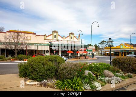 Uralla Town Centre, australische Landstadt in der nördlichen tablelands Region von NSW, Stadtzentrum mit Geschäften und Geschäften, NSW, Australien Stockfoto