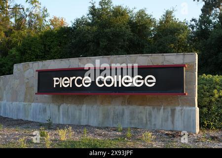 Ein Schild am Eingang zum Los Angeles Pierce College, Sonntag, 19. Mai 2024, in Woodland Hills, Kalif. Los Angeles Chargers während organisierter Teamaktivitäten im Hoag Performance Center. Obligatorische Gutschrift: Kirby Lee-USA TODAY Sports Stockfoto