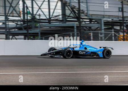 INDIANAPOLIS (INDIANA) – 26. MAI: Rennfahrer Ed Carpenter fährt 2024 während des Indy 500 am Indianapolis Motor Speedway am 26. Mai 2024 in Indianapolis (Indiana) durch Turn 1. Stockfoto