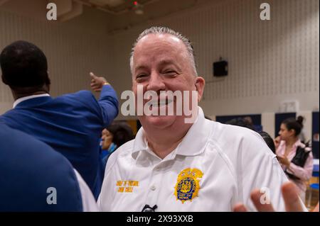 New York, Usa. Mai 2024. John Chell, Chef der Patrouille der NYPD, nimmt am 28. Mai 2024 an der Community Conversation Event an der Frank Sinatra School of the Arts High School in Astoria im Queens Borough of New York City Teil. (Foto: Ron Adar/SOPA Images/SIPA USA) Credit: SIPA USA/Alamy Live News Stockfoto