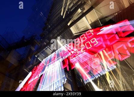 Schuldenuhr des Bundes der Steuerzahler, DEU, Berlin, 29.05.2024 *** Schuldenuhr des Steuerzahlerverbandes, DEU, Berlin, 29 05 2024 Stockfoto