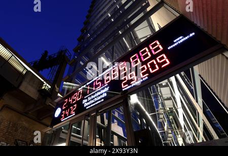 Schuldenuhr des Bundes der Steuerzahler, DEU, Berlin, 29.05.2024 *** Schuldenuhr des Steuerzahlerverbandes, DEU, Berlin, 29 05 2024 Stockfoto