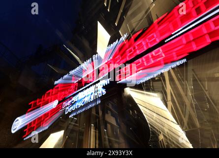 Schuldenuhr des Bundes der Steuerzahler, DEU, Berlin, 29.05.2024 *** Schuldenuhr des Steuerzahlerverbandes, DEU, Berlin, 29 05 2024 Stockfoto