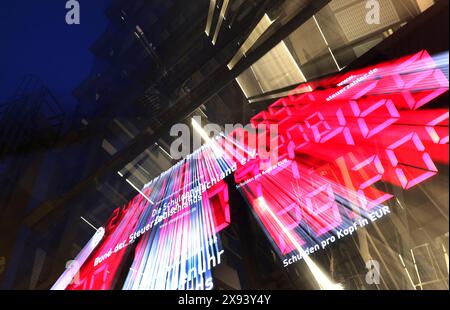 Schuldenuhr des Bundes der Steuerzahler, DEU, Berlin, 29.05.2024 *** Schuldenuhr des Steuerzahlerverbandes, DEU, Berlin, 29 05 2024 Stockfoto